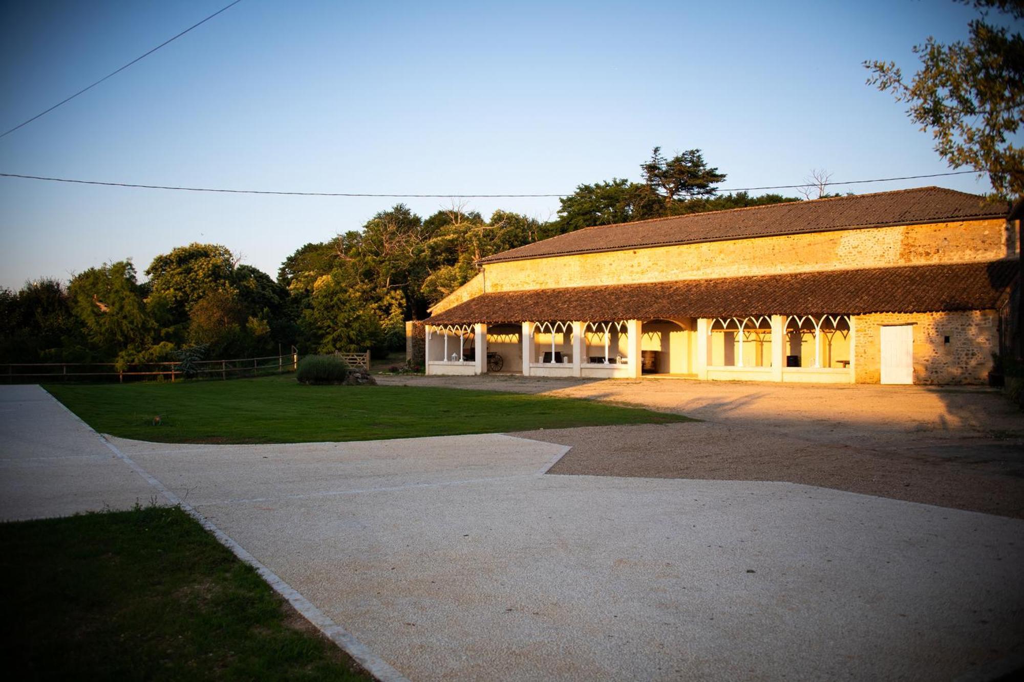 Domaine De La Briouse Bed & Breakfast Sanxay Exterior foto