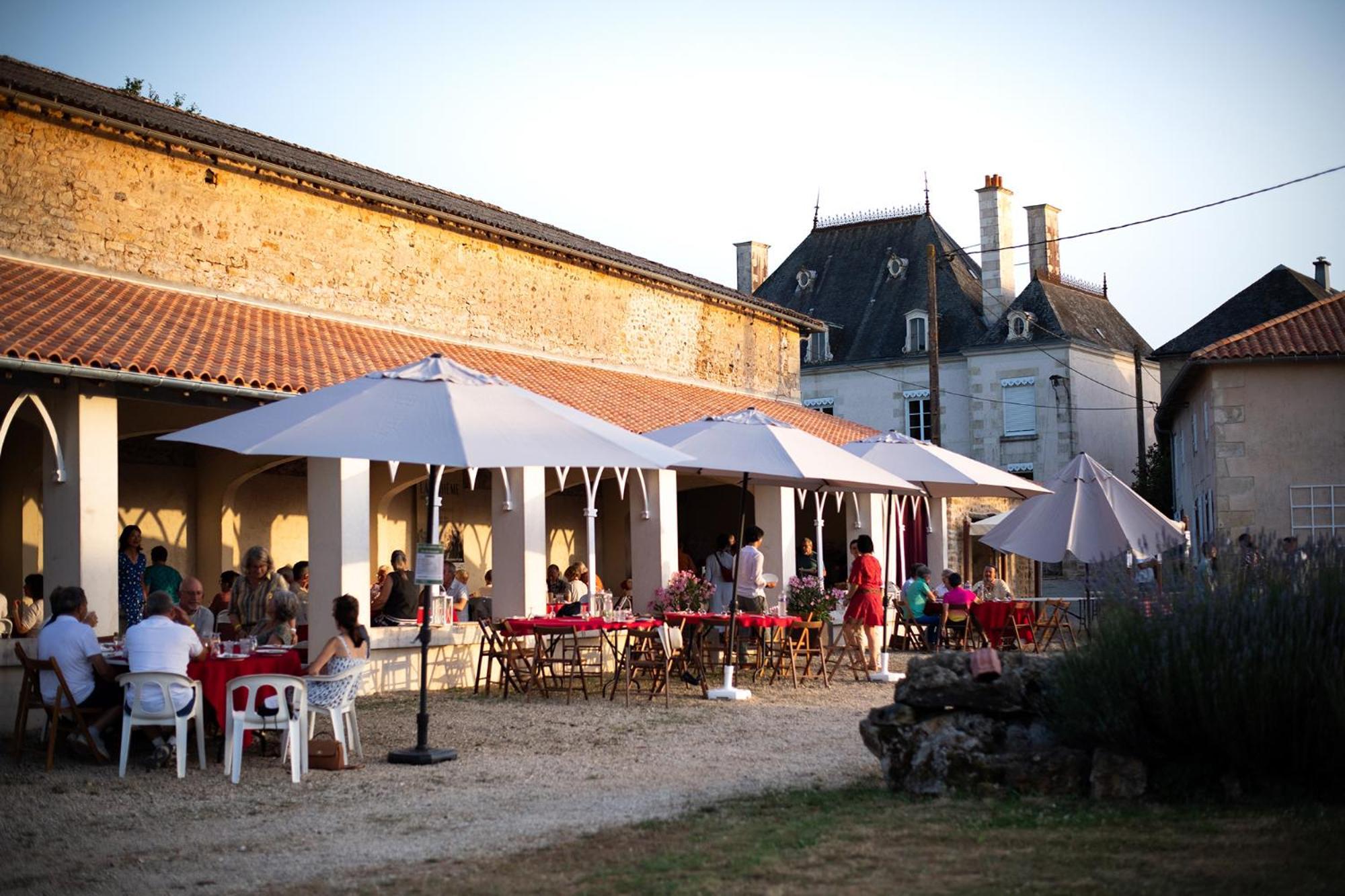 Domaine De La Briouse Bed & Breakfast Sanxay Exterior foto