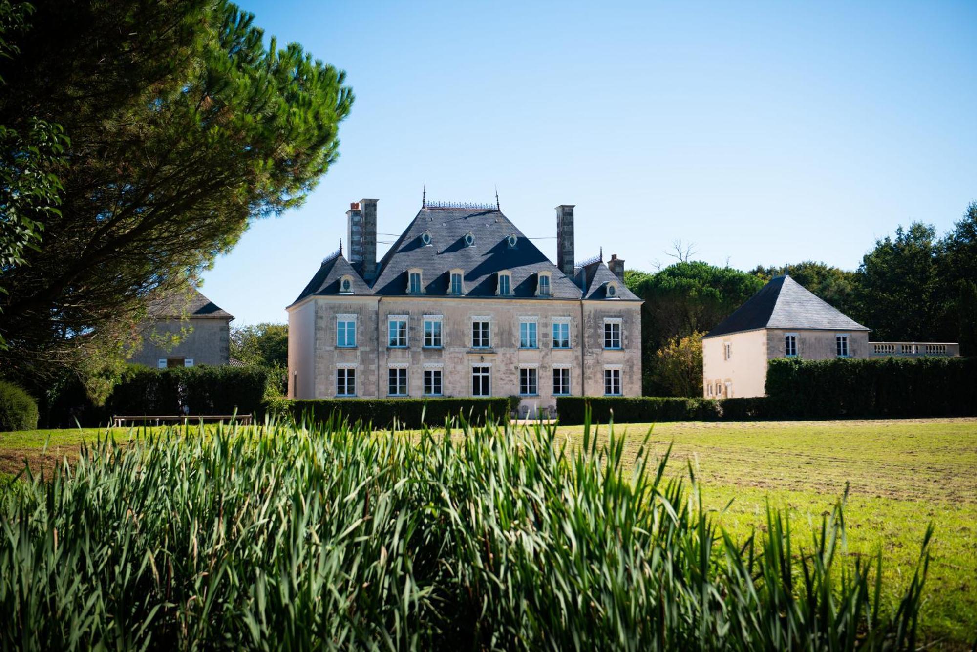 Domaine De La Briouse Bed & Breakfast Sanxay Exterior foto