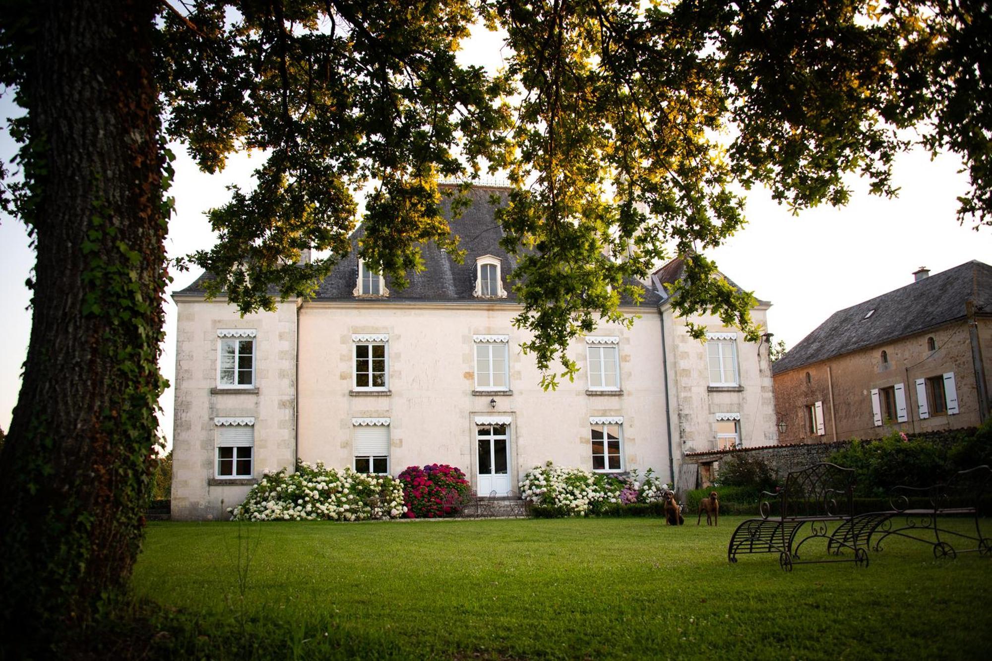 Domaine De La Briouse Bed & Breakfast Sanxay Exterior foto